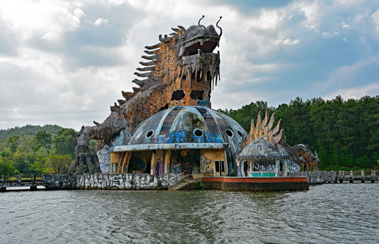 10 fascinating theme parks that have closed forever