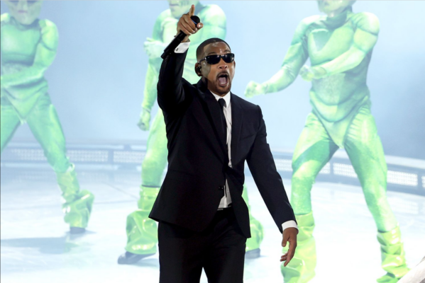 Will Smith Makes Surprise Men in Black Appearance as He Performs with J Balvin at Coachella